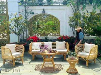 Queen Violet rattan sofa